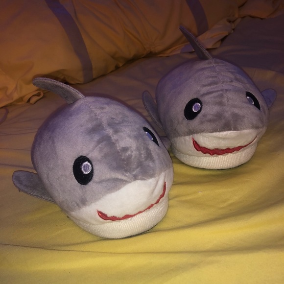 Shark slippers - Picture 4 of 5